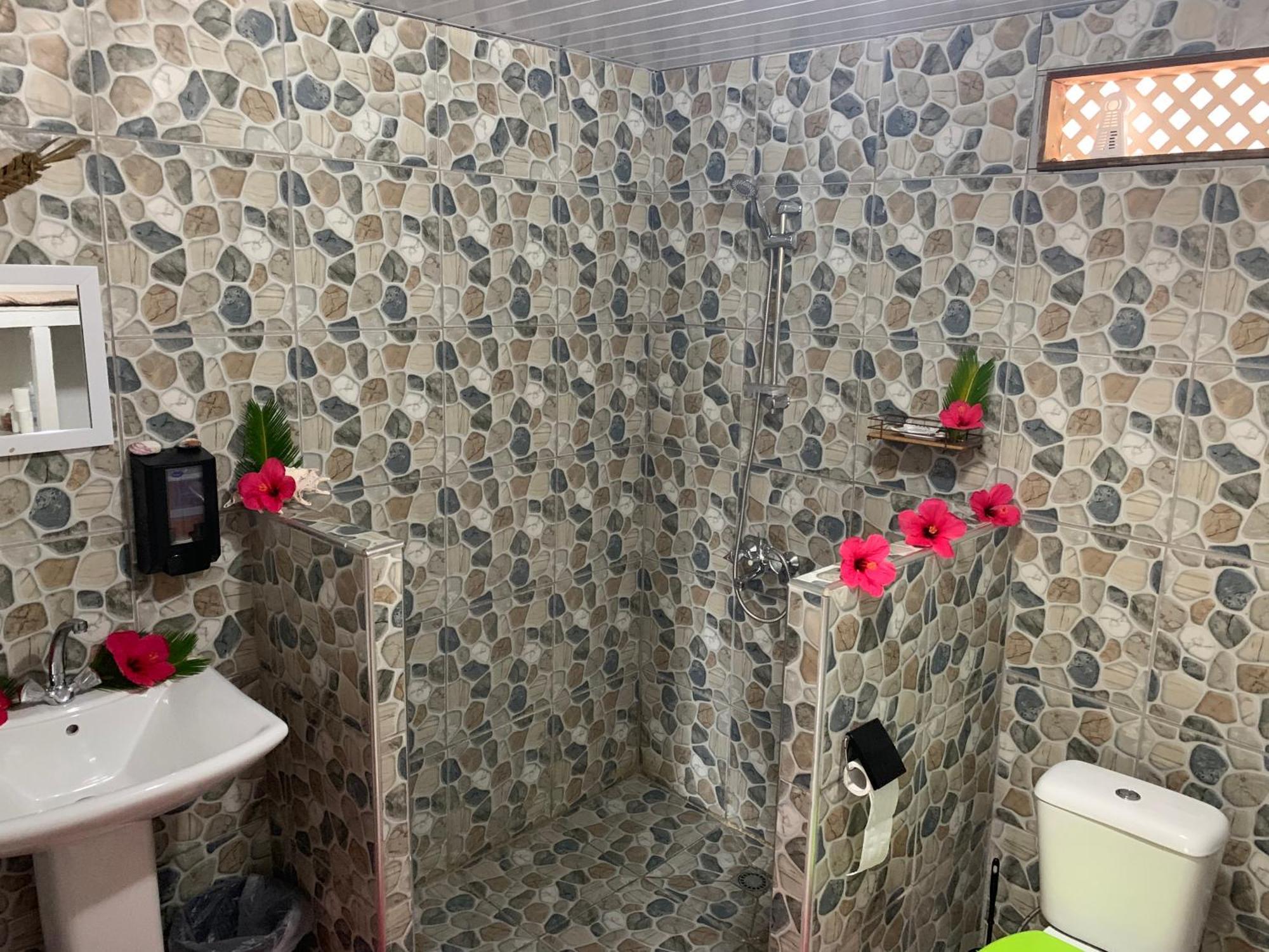 Готель Korikori House Fakarava II Rotoava Екстер'єр фото